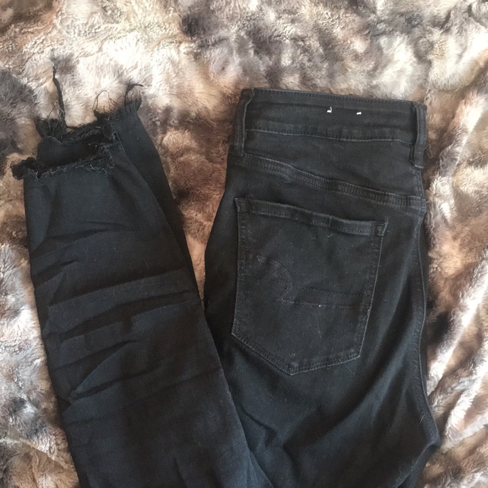 black skinny jeans with holes